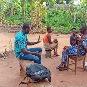 In-depth interview with a family head at Toffo. ©Photo Jean AGUEGUE, SBC consultant