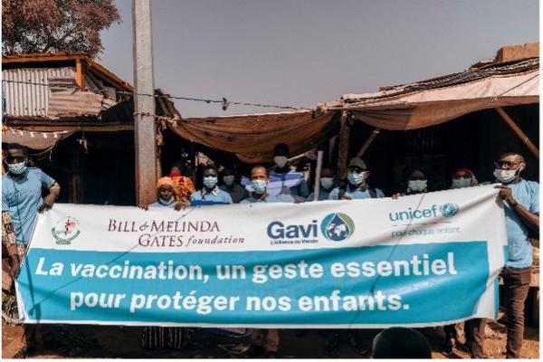 A flash mob organized in a market frequently visited by parents