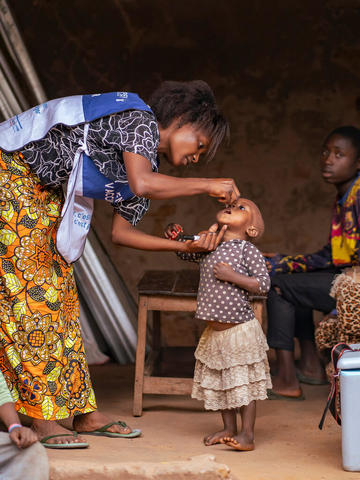 Volunteer giving vaccine to children